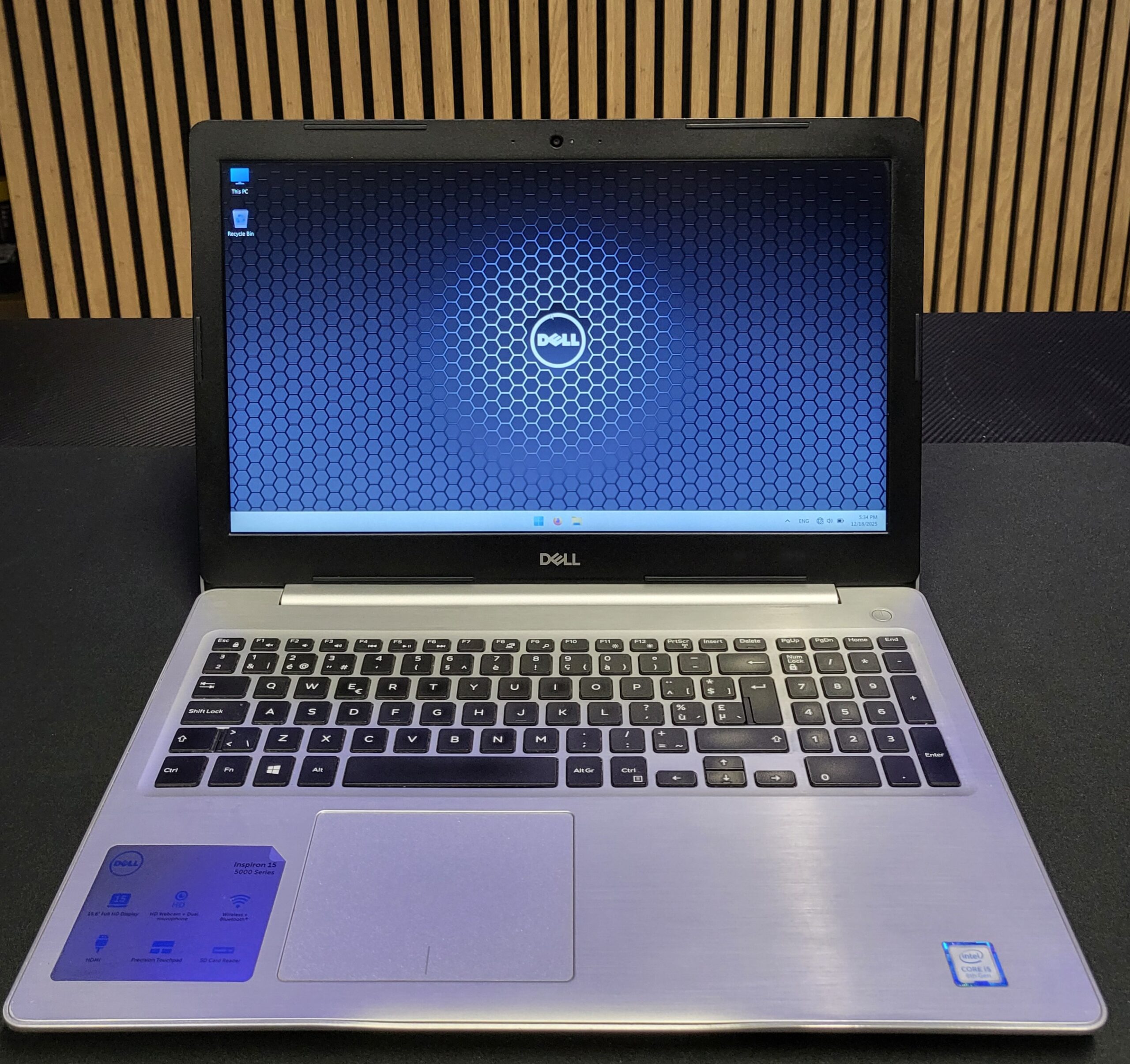 DELL 15,6/ i5 8250 / 8GB DDR4 / 256 SSD / Full HD