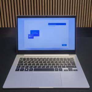 Samsung Ultrabook / 8 Core / Full HD / SSD / LTE