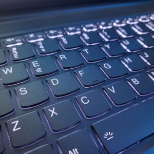 LENOVO 15,6 / i5 1135G7 / 8GB DDR4 / NVMe / FHD