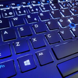 DELL 14 / i7 8650 / 16GB DDR4 / NVMe / LIEČIAMAS