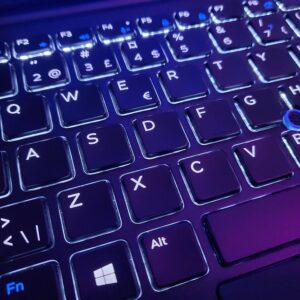 DELL 14 / i7 8650 / 16GB DDR4 / 256 NVMe / FHD