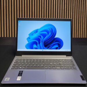 LENOVO 15,6 / i3 10th / 8GB DDR4 / 256 NVMe / FHD