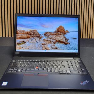 Lenovo 15,6/ i5 8265 / 12GB DDR4 / 256 NVMe / FHD